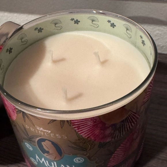 Princess Mulan Candle Bath and Body Works - Picture 2 of 3